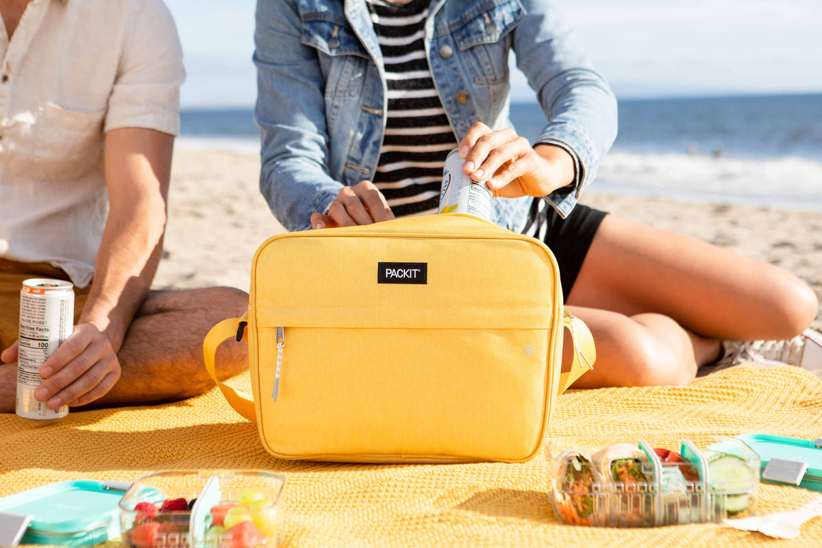 freezable-zuma-15-can-cooler-w9 2022_Lifestyle_Zuma-15-Can-Cooler_Lemonade_30_Lores.jpg