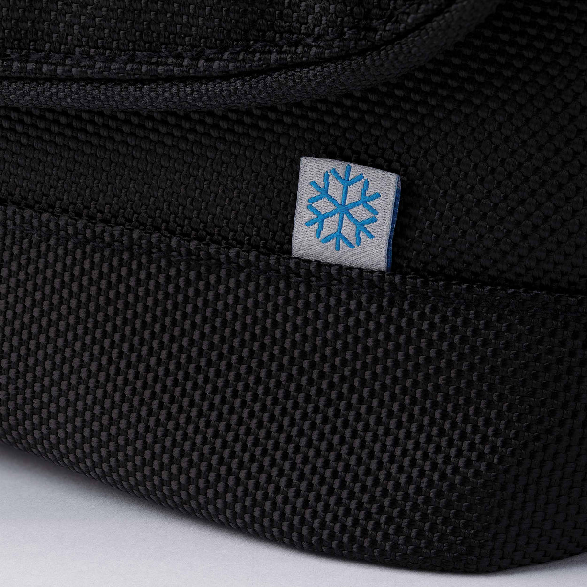freezable-brooklyn-crossbody-p3 freezable-brooklyn-crossbody-black-ecofreeze-plus-zoom-tag.jpg