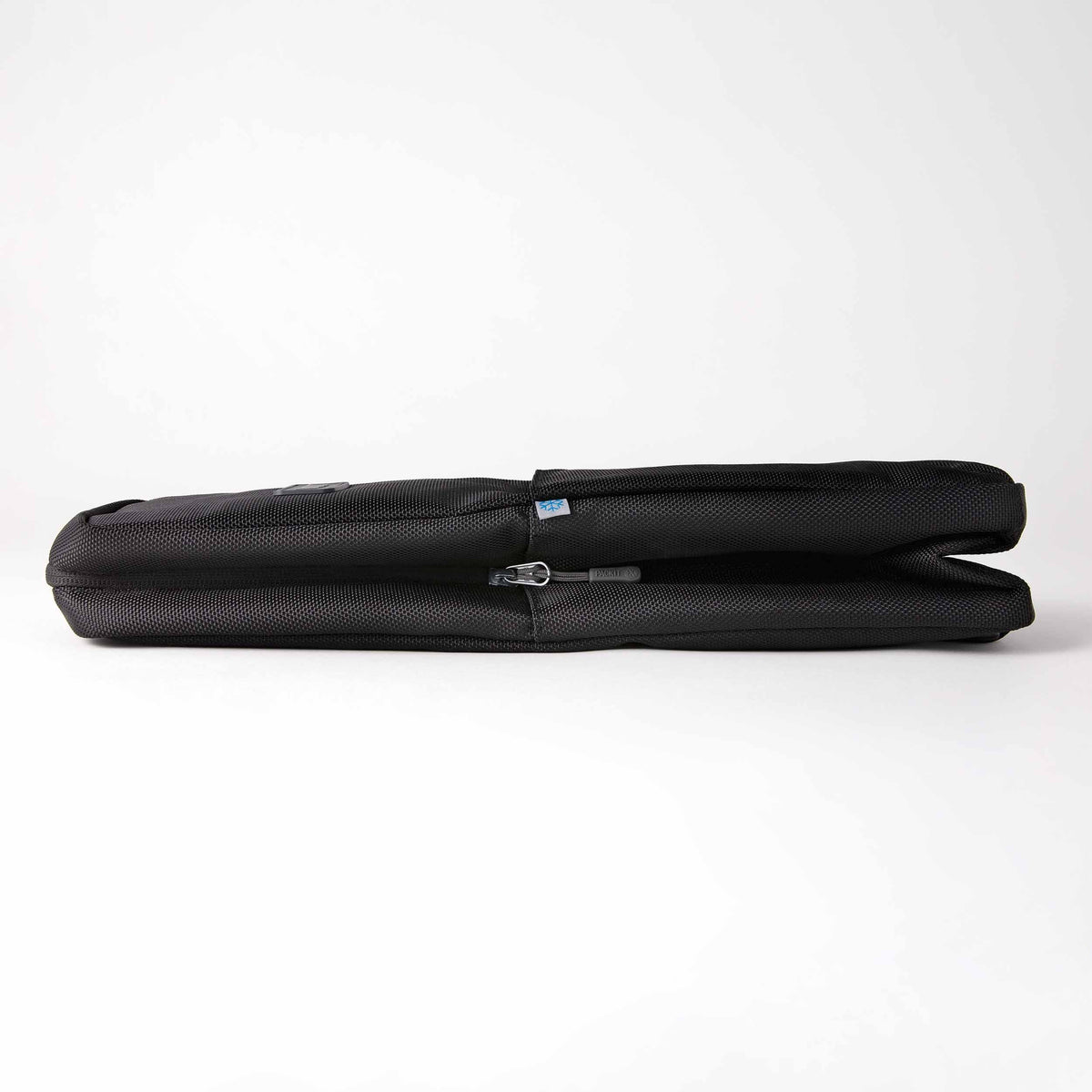 freezable-wine-carrier-r2 freezable-wine-carrier-black-ecofreeze-plus-flat.jpg