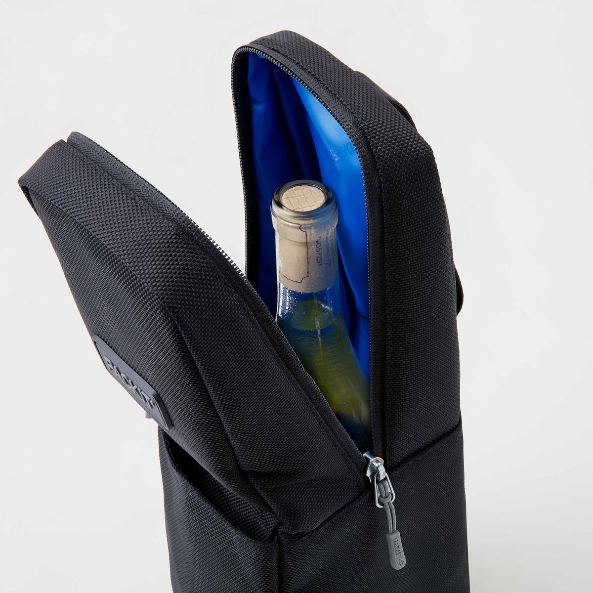 freezable-wine-carrier-r2 freezable-wine-carrier-black-ecofreeze-plus-top-view-with-wine.jpg